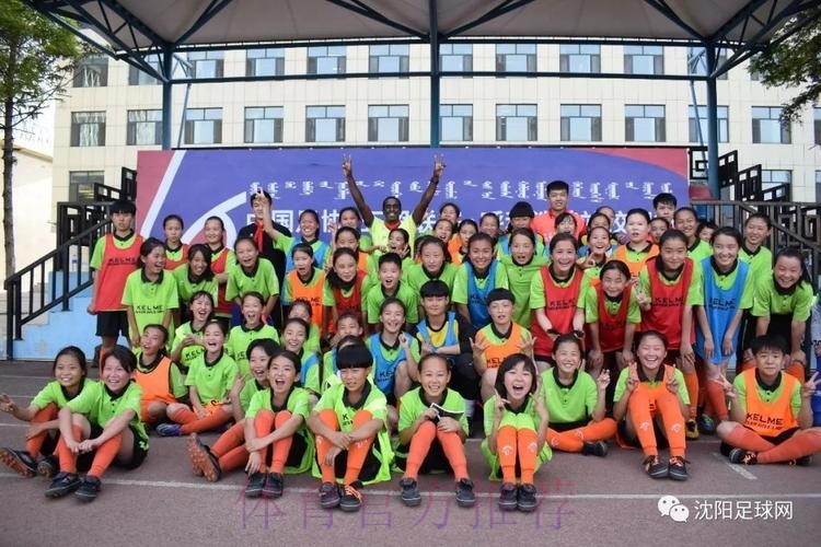 五超联赛“校园行”走进呼市蒙古族学校 欢声笑语中传递足球梦想 五超联赛“校园行”走进呼市蒙古族学校 欢声笑语中传递足球梦想